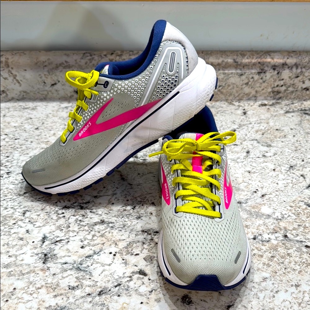 Brooks Ghost 14. Women’s size 10.